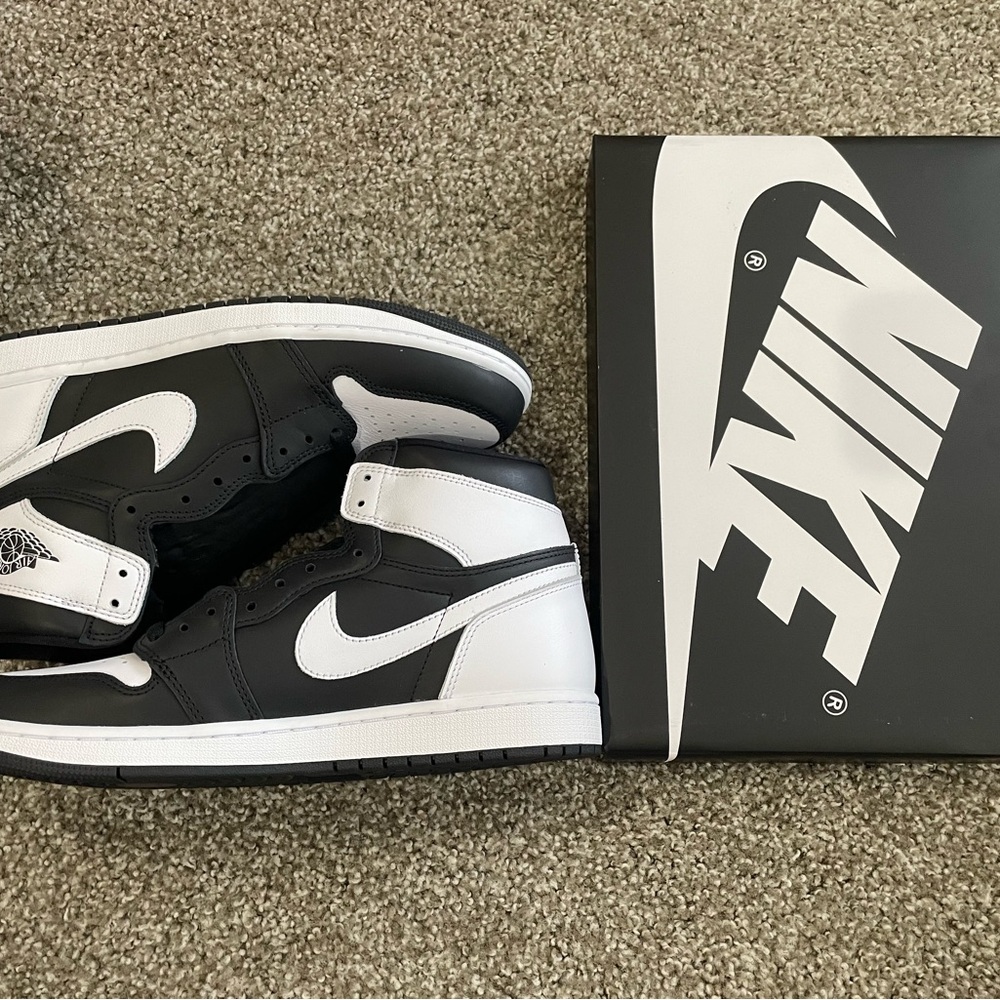 Nike Men's Black and White High-Top Sneakers